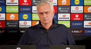 kaiyun-主场一战出局？穆帅新闻会打呼噜+不建议对手庆祝