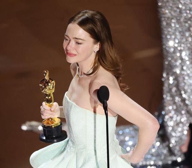 太阳蹭到了！石头姐再次奥斯卡封后 她是太阳铁粉