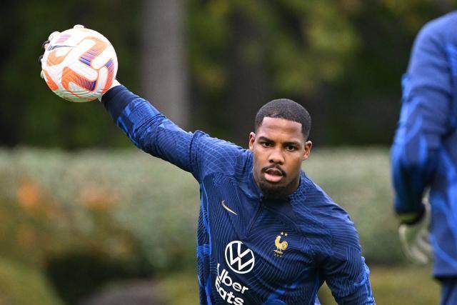 迈尼昂上位一门在即，法国新国门竞争者来自比甲？