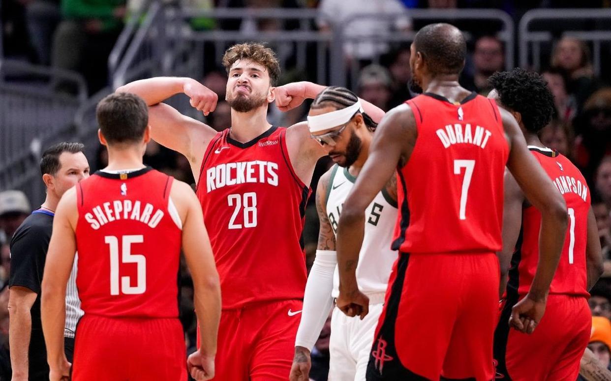 开云官网-火箭捡宝？5场25记三分，拿新秀合同！21岁后卫变范乔丹最佳替补