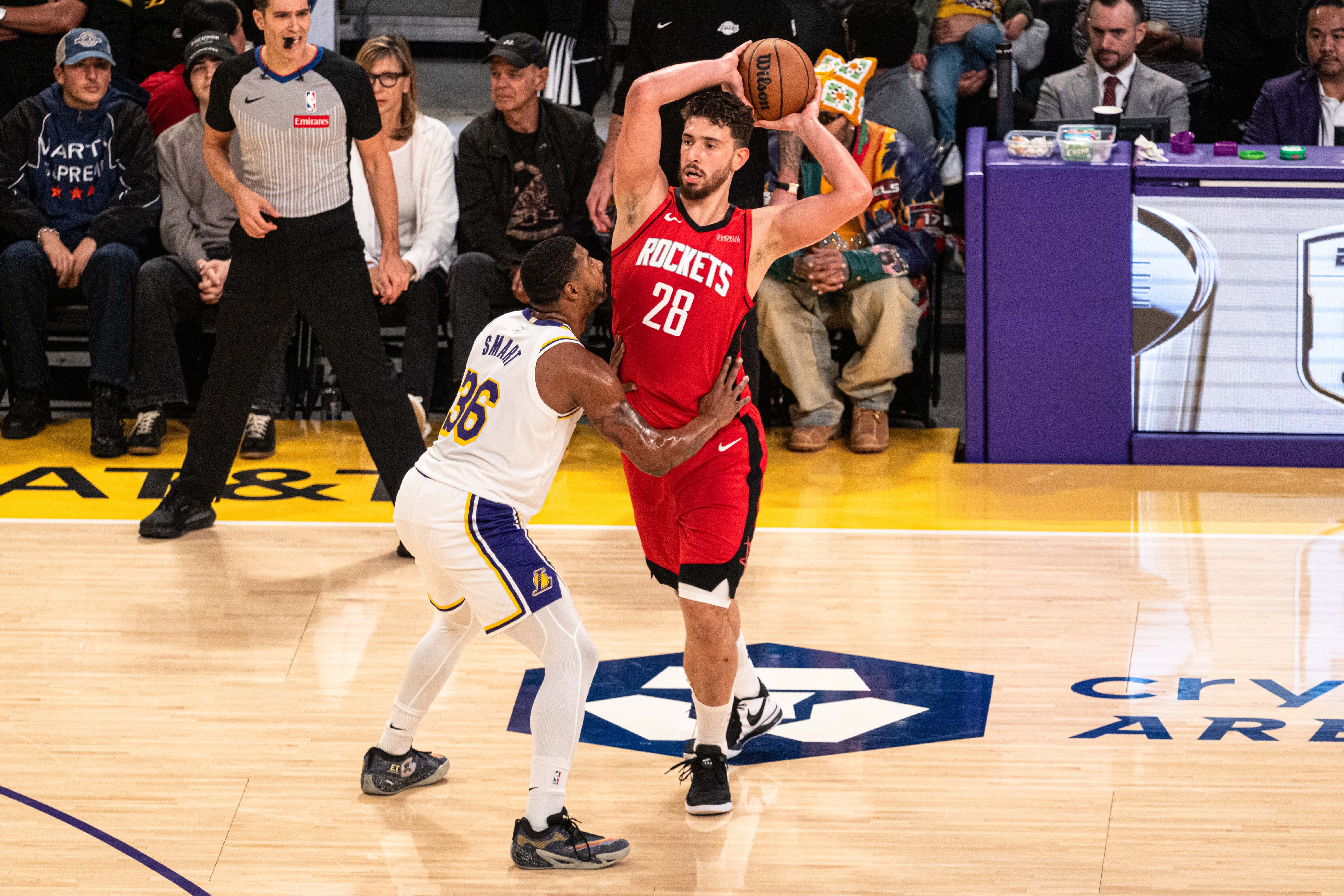 开云体育下载-A·史密斯：湖人留在第3打狼队太难了 不如掉到第4打没控卫的火箭